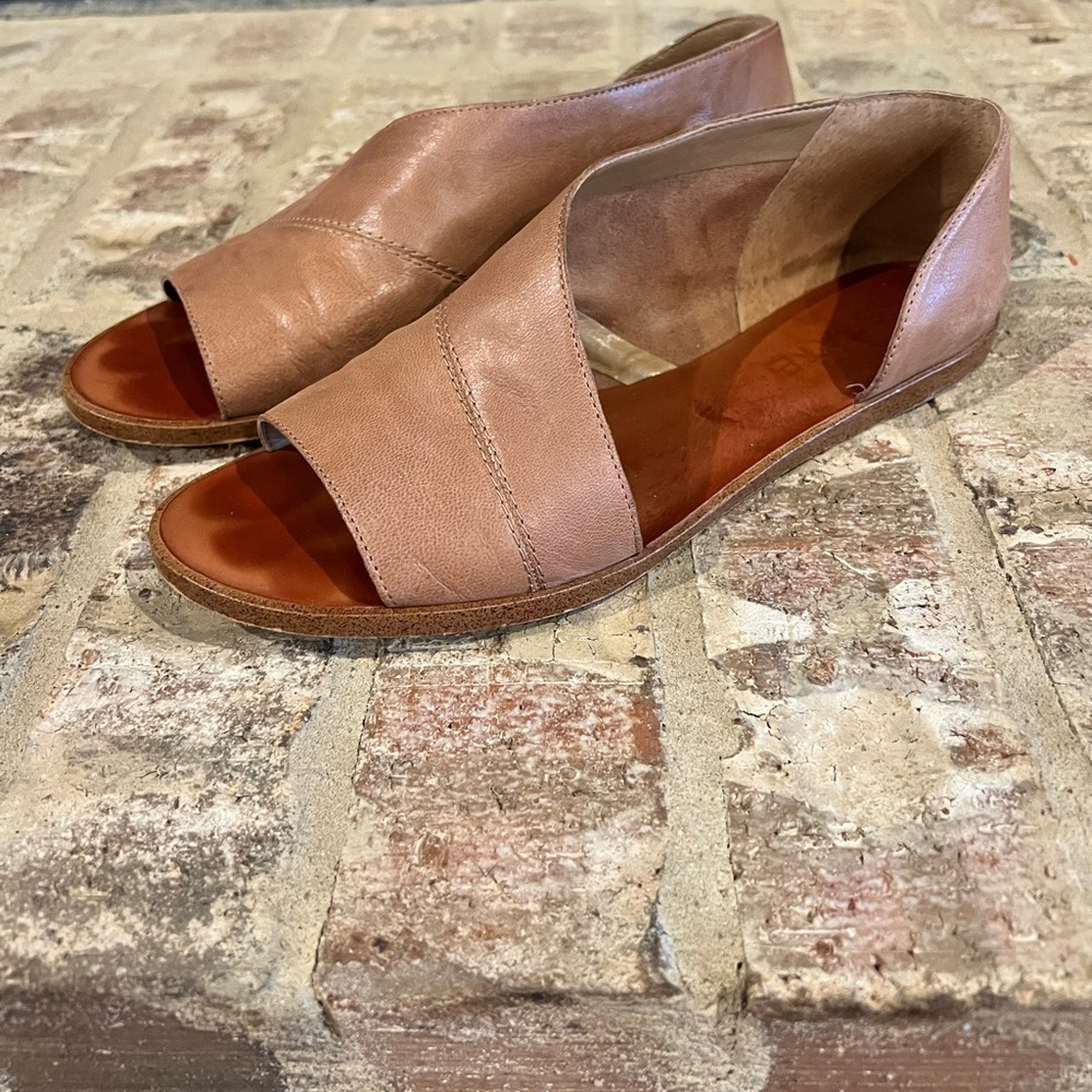 EUC 1.State “caramel”/tan leather sandals size 9 in all original packaging/box